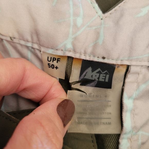 REI Women Olive‎ Green Travel Capri Shorts Pockets Upf 50+ Size 4 - Picture 7 of 10